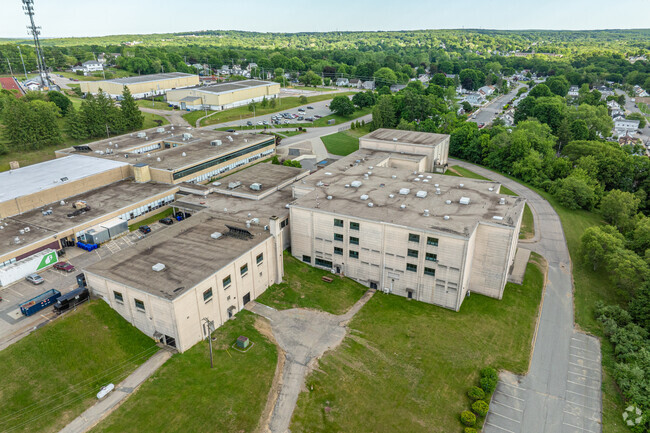 John F. Deering Middle School has a student teacher ratio of 13:1.
