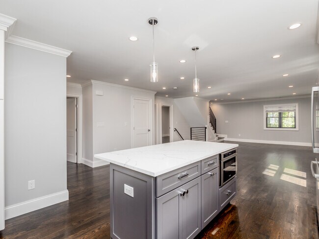 31 Heath St unit 2, Brookline, MA 02445 - photo 4