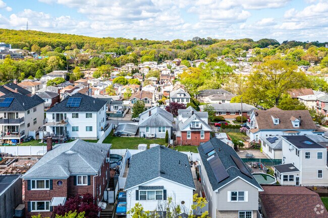 Sunnyside is a quiet neighborhood in Staten Island, New York.