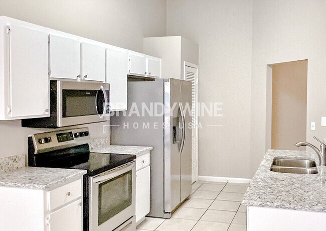 8055 International Village Dr, Jacksonville, FL 32277 - photo 5