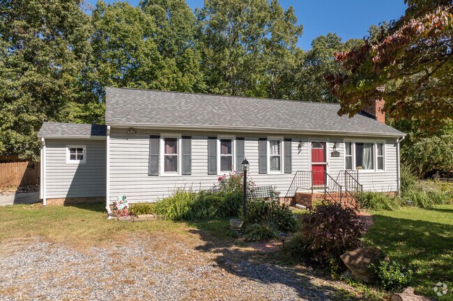 Ranch style homes are a popular style in the Chesterfield Courthouse neighborhood.