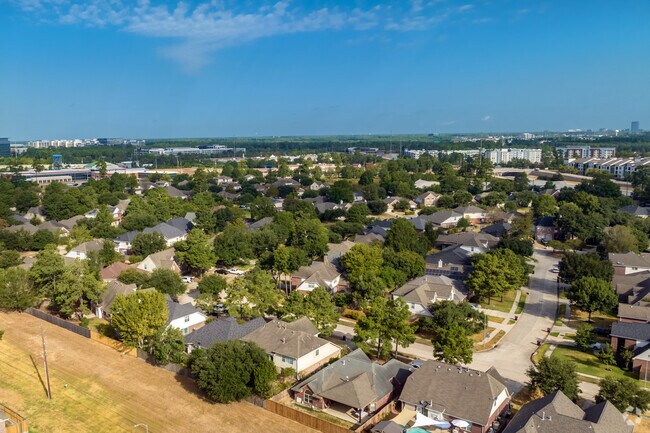 Homes in Northgate Crossing offer bountiful greenery all year around.