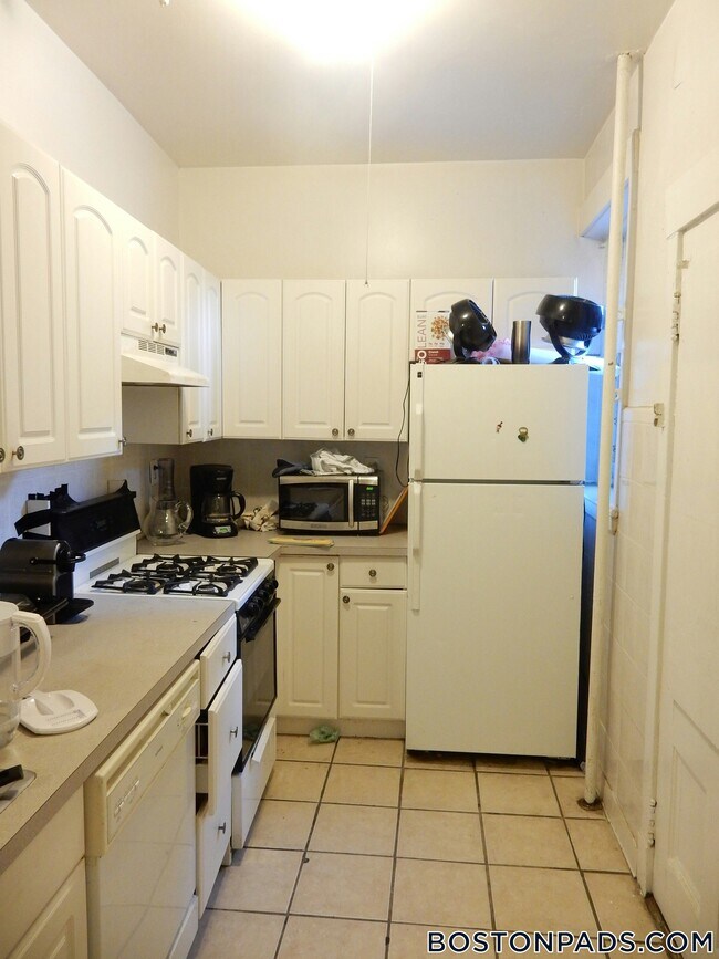 322 St Paul St unit 1, Brookline, MA 02446 - photo 2