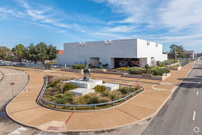 The Stark Museum of Art is composed of marble from Vermont, USA.