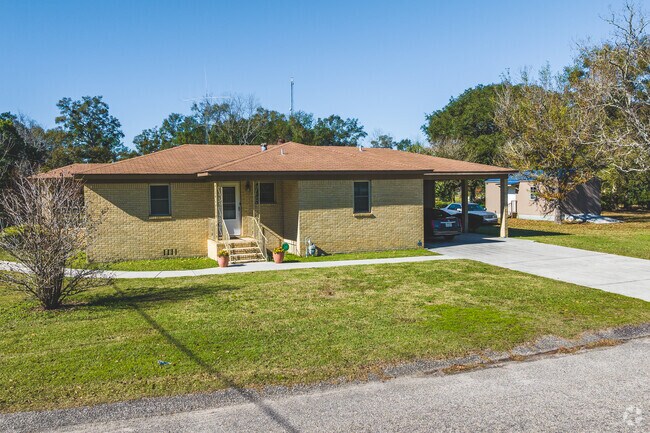 Bell Aire has it's share of different Ranch Style builds as well.