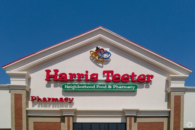 Harris Teeter on Eastchester Drive serves shoppers in Greater High Point.