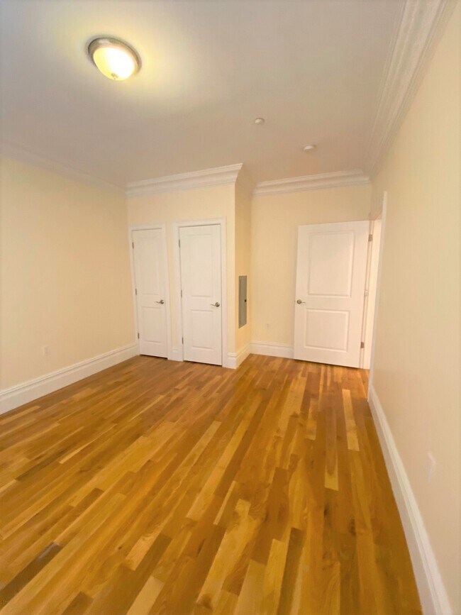 Surmount Commons: Elevate Your Lifestyle in Weehawken's Premier Luxury Residence!, Weehawken, NJ 07086 - photo 4