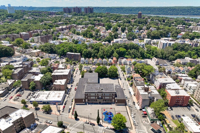 Las Hermanas Mirabal Community School strives for excellence.