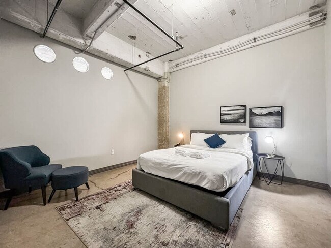 555 Evergreen St unit ID1055830P, Dallas, TX 75201 - photo 6