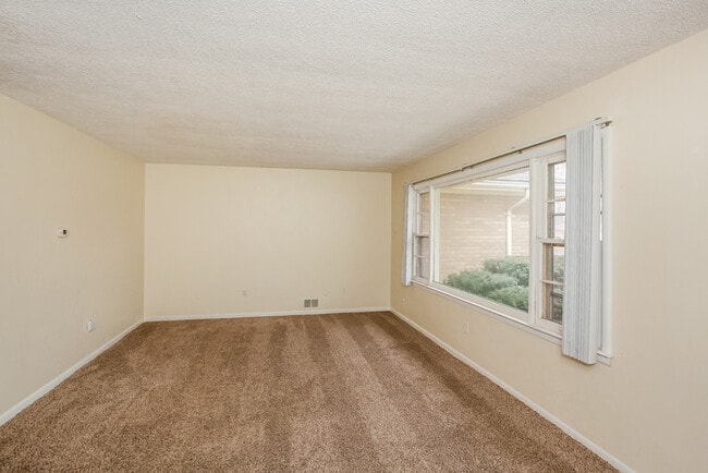 709 Ernie Lu Ave, Anderson, IN 46013 - photo 3