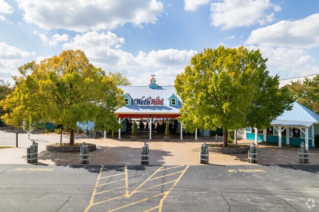 The entrance to the Wet n Wild Emerald Water Park in Polecat Creek.