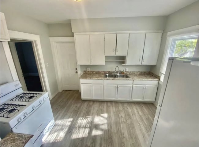 2231 W 105th St unit 2 UP, Cleveland, OH 44102 - photo 5