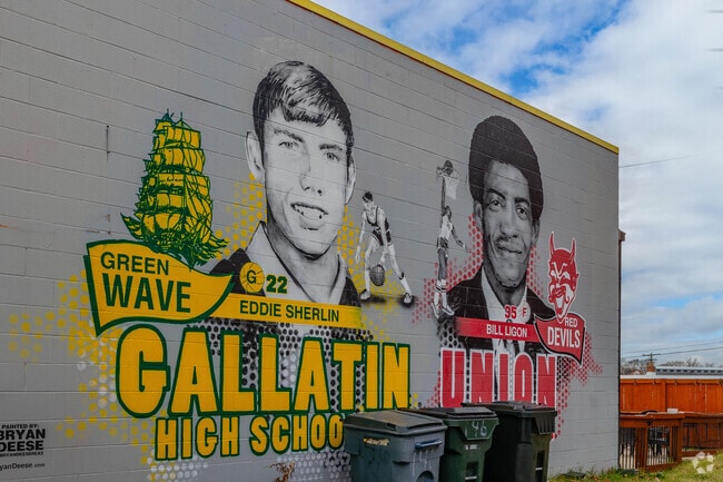 The High School Rival Game of 1970 mural in Gallatin was created by Bryan Deese.