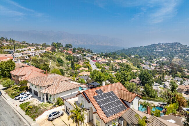 Emerald Isle homes have gorgeous mountain views in their backyards.