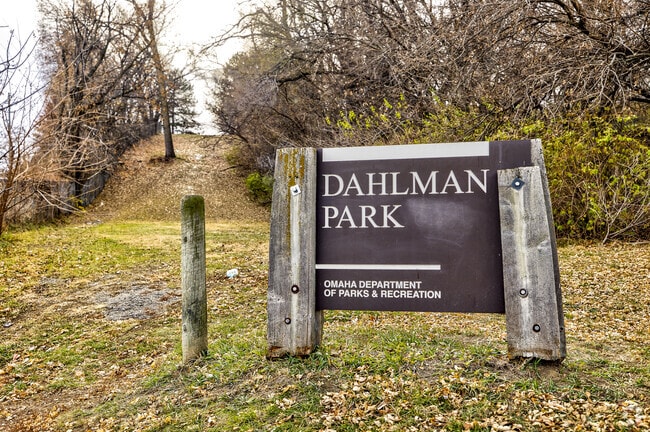 Dahlman park is the main park of the neighborhood and offers a playground, baskeball and swings.