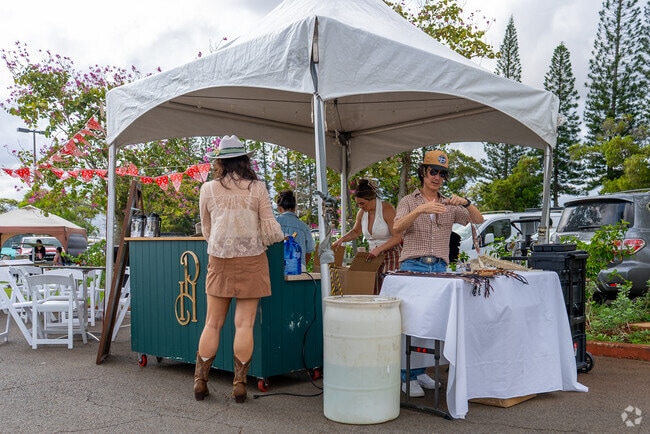 Waipio residents enjoy festive gatherings like the market at Kalauao.