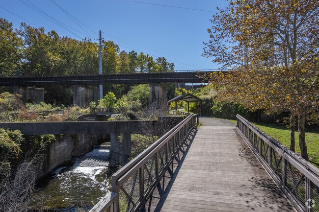 Cascade Locks Park bridge in Highland Square connects scenic walking paths.