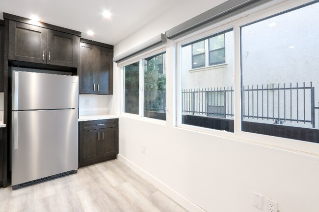 410 Lucas Ave unit B, Los Angeles, CA 90017 - photo 6