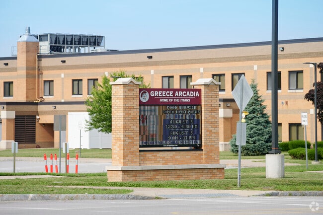 Arcadia Middle School has a student-teacher ratio of 11 to 1.