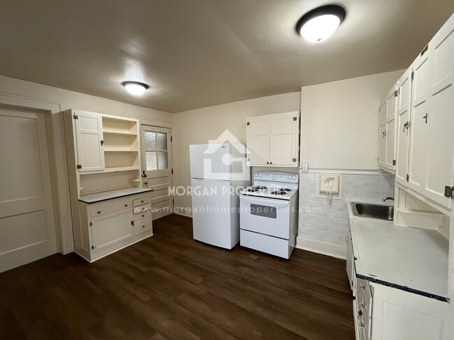 330 E 12th St unit 4, Anderson, IN 46016 - photo 4