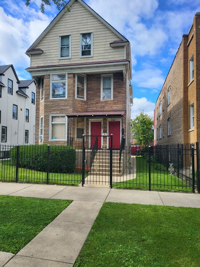 824 N Parkside Ave Unit 3rd floor, Chicago, IL 60651