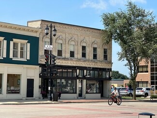 107 W Wisconsin Ave, Oconomowoc, WI 53066