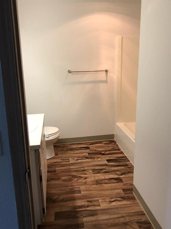 Oak Park Village Apartments, Salem, OR 97305 - photo 5