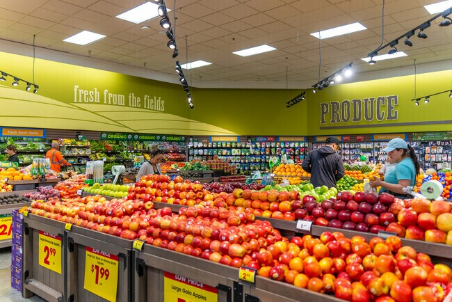 Paseo del Sol’s Stater Bros boasts a vibrant selection of fresh produce.