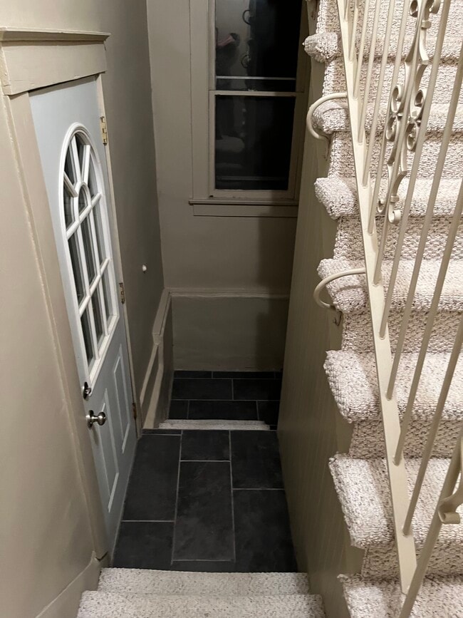 325 S Main St unit 2, Youngstown, OH 44514 - photo 4