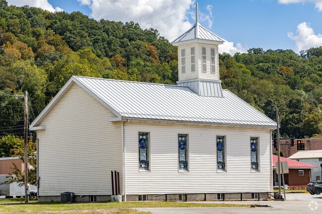 Various old houses of worship are scattered throughout the area of Philippi.