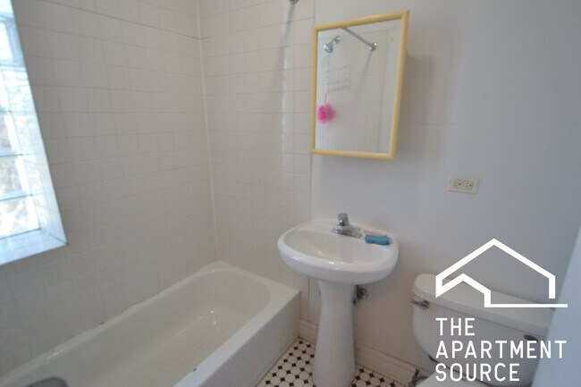 4411 N Kenneth Ave unit 3A, Chicago, IL 60630 - photo 5