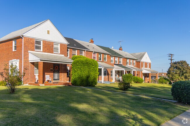 Residents in Perring Loch can enjoy modest yard space with their rowhome.