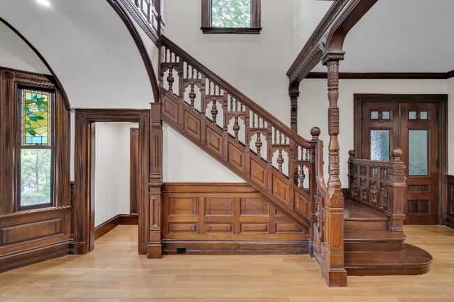 14 Summit St unit 14-F, Newton, MA 02458 - photo 3