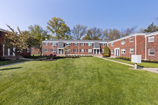 Matawan Court Apartments, Matawan, NJ 07747 - photo 6