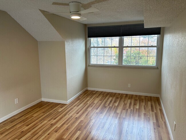 BR with new blinds/fan