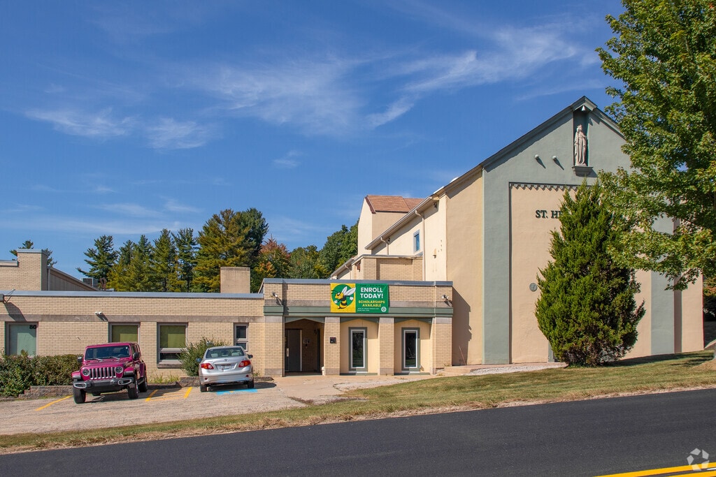 St Helen Elementary School provides private education in the neighborhood of 
Geauga County