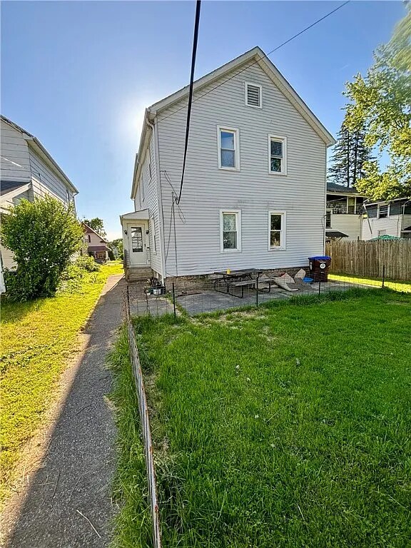 647 Spruce Ave, Sharon, PA 16146 - photo 3