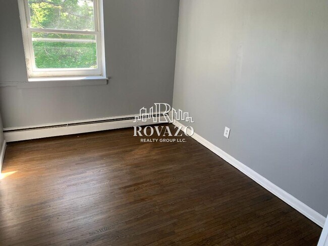 291 Wainwright St unit 20, 6, Newark, NJ 07112 - photo 3