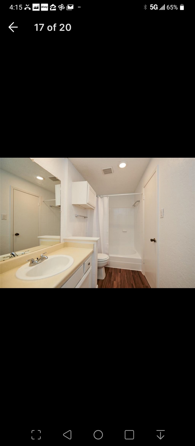 Clean efficient modernized bathroom. Very easy to clean.