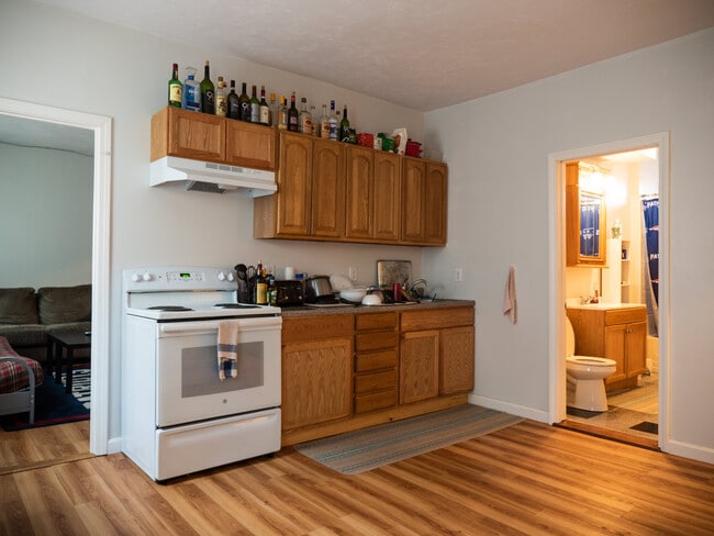 10 Buffum St unit 1, Worcester, MA 01603 - photo 4