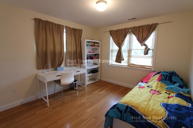 117 Union St, Brighton, MA 02135 - photo 4