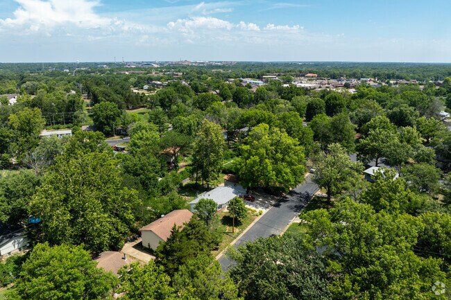 Rockbridge is a quiet, well established neighborhood south of busy downtown Columbia.