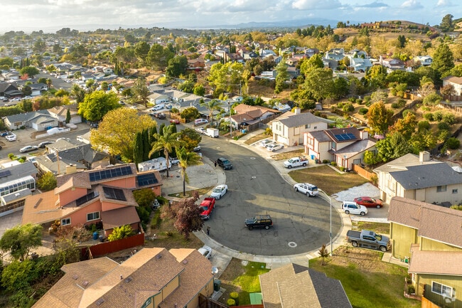 A beautiful cul-de-sac at Taper Avenue in the Country Club Crest neighborhood.