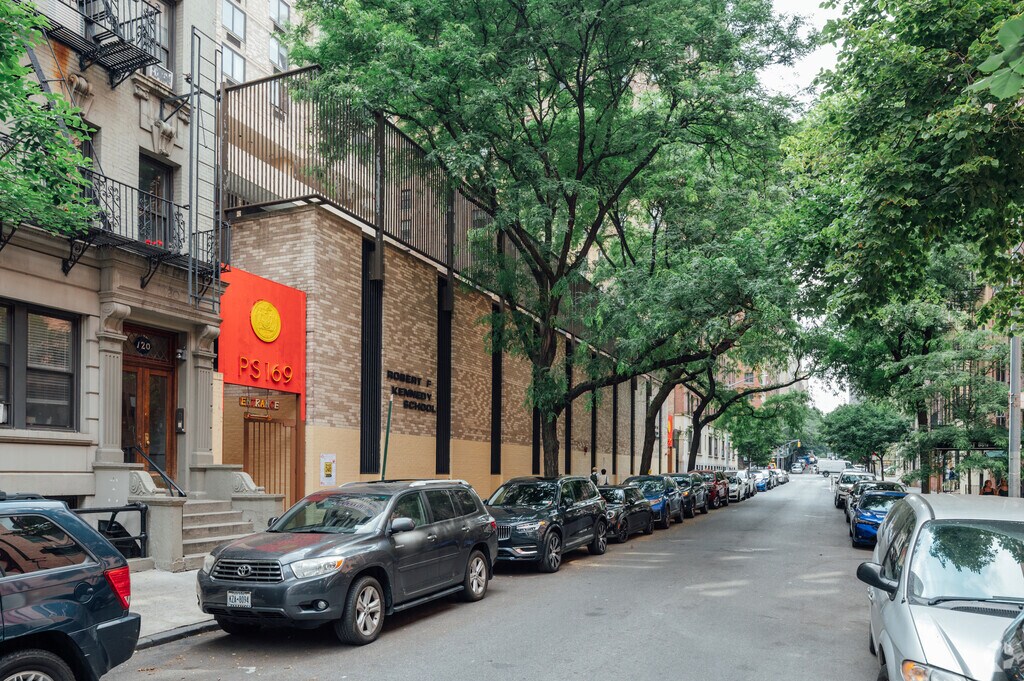 PS M169 is located on East 86th St between Lexington and Park Ave in Carnegie Hill.