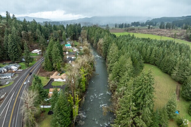 Some homes in Holley are found along the Calapooia River.