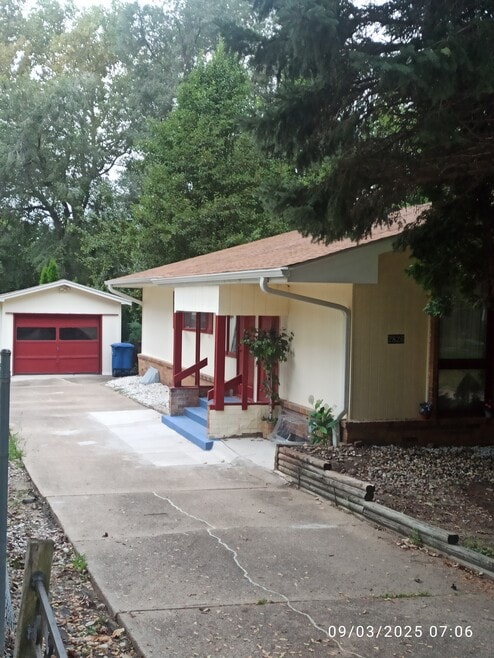 Entrance, garage