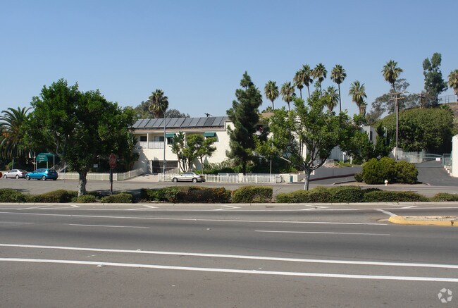 DL University Gardens, San Diego, CA 92105 - photo 6