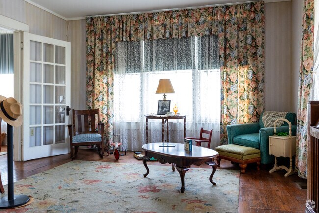 The southwest Arkansas city of Hope is the hometown of U.S. President Bill Clinton. Many come here to visit his birthplace home.