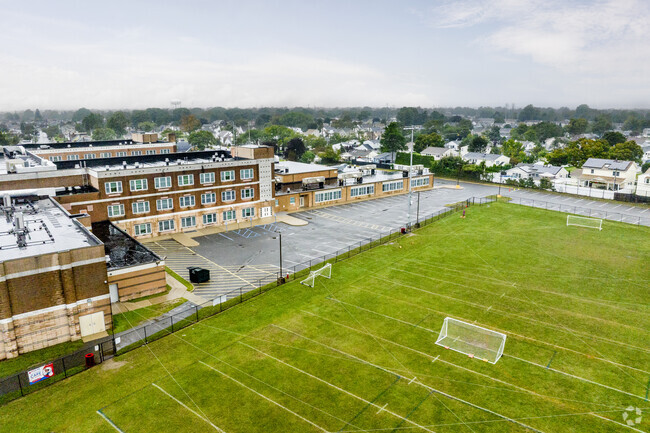 Plainedge Middle School has 645 students in grades 6-8 with a student-teacher ratio of 10 to 1.