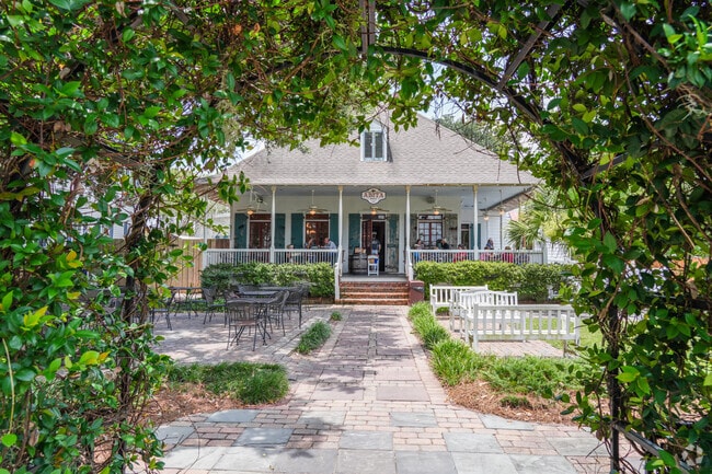 Abita Roasting Co. serves all-day breakfast, pastries, sandwiches, and locally roasted drinks.